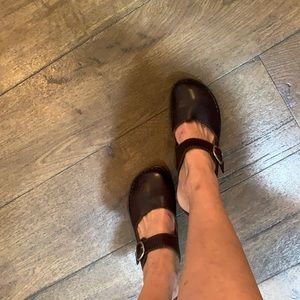 Born size 10 clog New